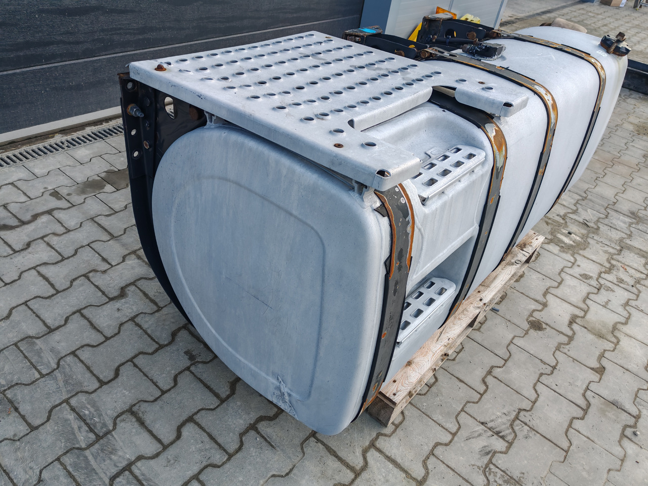 VOLVO RENAULT / ALU FUEL TANK / 195x68x71 / 790L / 20873121 - Réservoir de carburant: photos 4 VOLVO RENAULT / ALU FUEL TANK / 195x68x71 / 790L / 20873121 - Réservoir de carburant: photos 4
