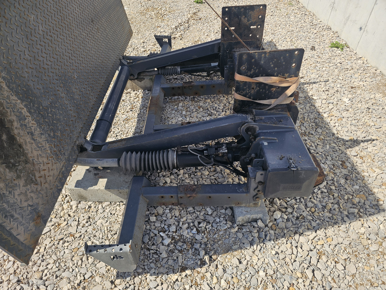 ZEPRO Z 2000-175 MA / 2019 / 2000kg - Hayon élévateur: photos 4 ZEPRO Z 2000-175 MA / 2019 / 2000kg - Hayon élévateur: photos 4