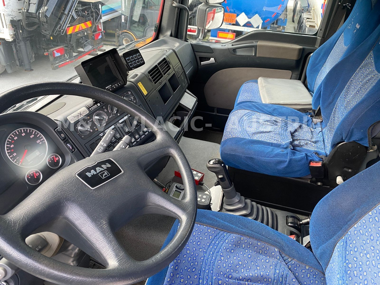 MAN 33.440 6x6 KRAN PM27 und Frontseilwinde 60lm - Camion plateau, Camion grue: photos 3 MAN 33.440 6x6 KRAN PM27 und Frontseilwinde 60lm - Camion plateau, Camion grue: photos 3