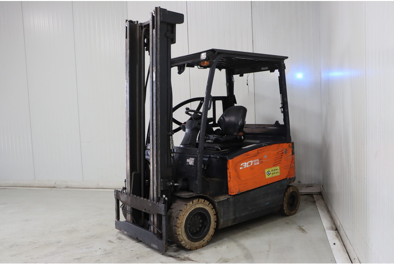 Doosan B30X-7 - Chariot élévateur électrique: photos 4 Doosan B30X-7 - Chariot élévateur électrique: photos 4
