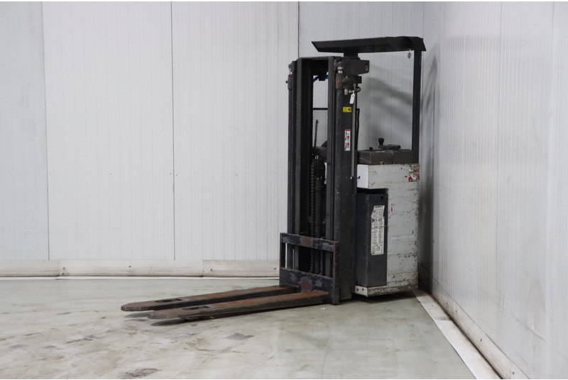 Nissan AJN160 - Chariot à mât rétractable: photos 4 Nissan AJN160 - Chariot à mât rétractable: photos 4