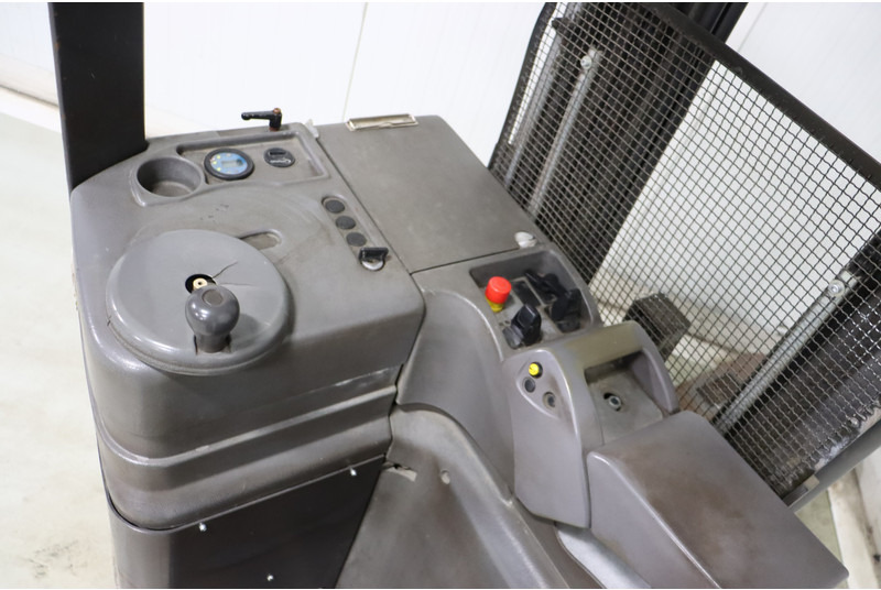 Nissan AJN160 - Chariot à mât rétractable: photos 2 Nissan AJN160 - Chariot à mât rétractable: photos 2