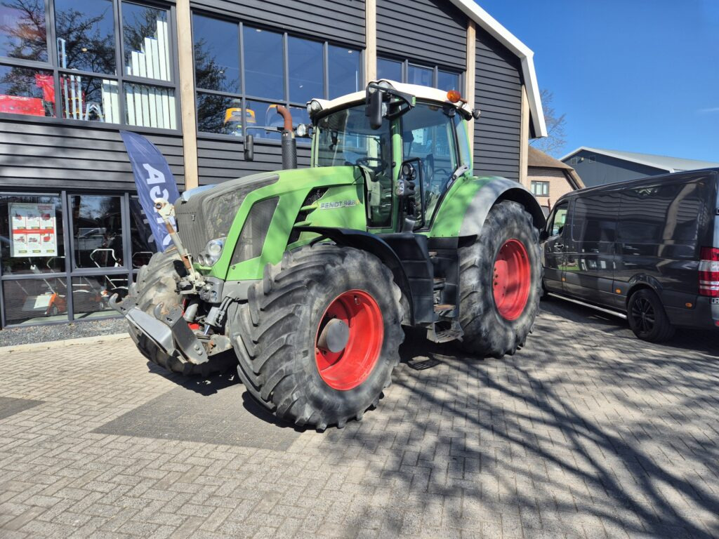 FENDT 828 - Tracteur agricole: photos 2 FENDT 828 - Tracteur agricole: photos 2