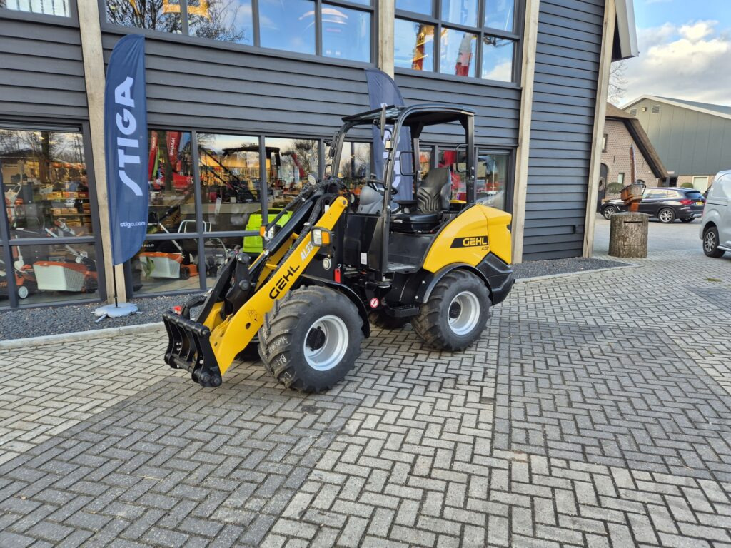 GEHL AL 330 miniloader - Valet de ferme: photos 2 GEHL AL 330 miniloader - Valet de ferme: photos 2