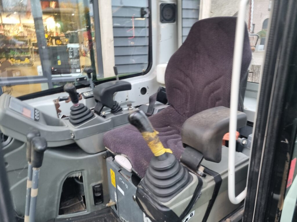 Mini pelle TAKEUCHI TB216 minidigger: photos 9