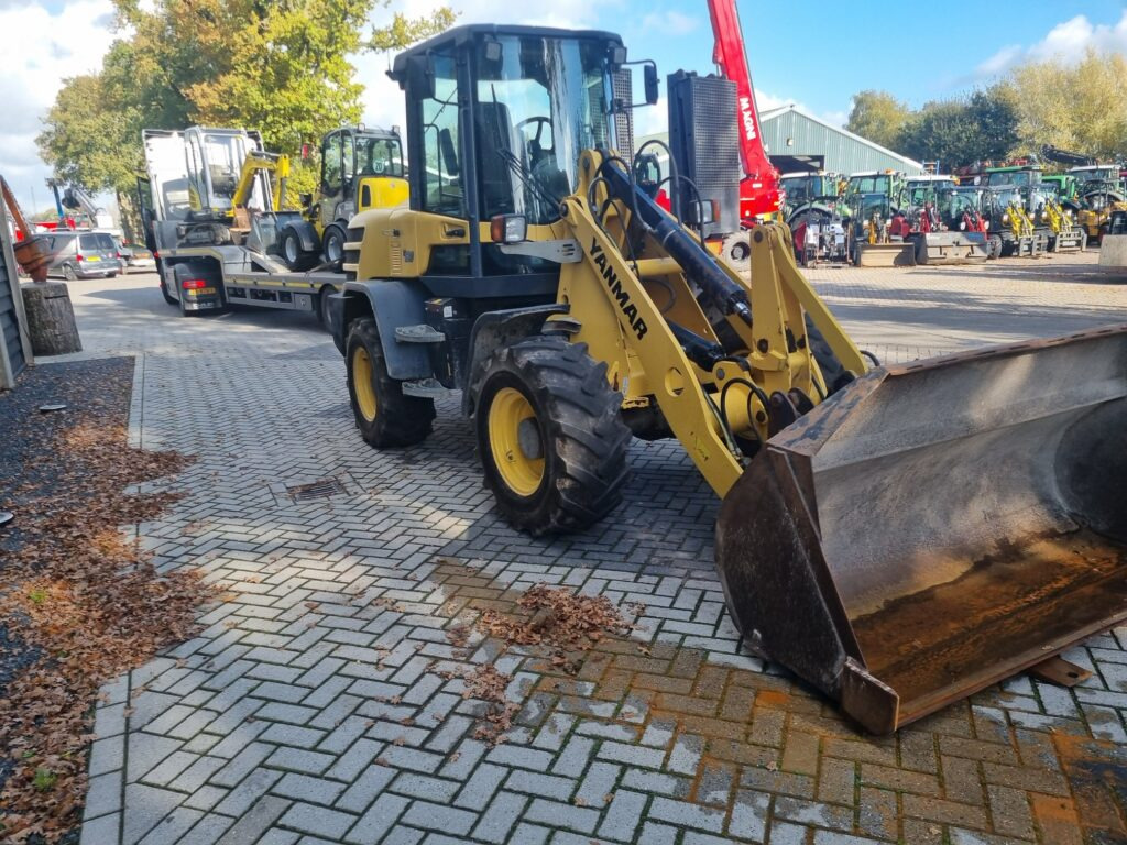 YANMAR V120 - Chargeuse sur pneus: photos 4 YANMAR V120 - Chargeuse sur pneus: photos 4