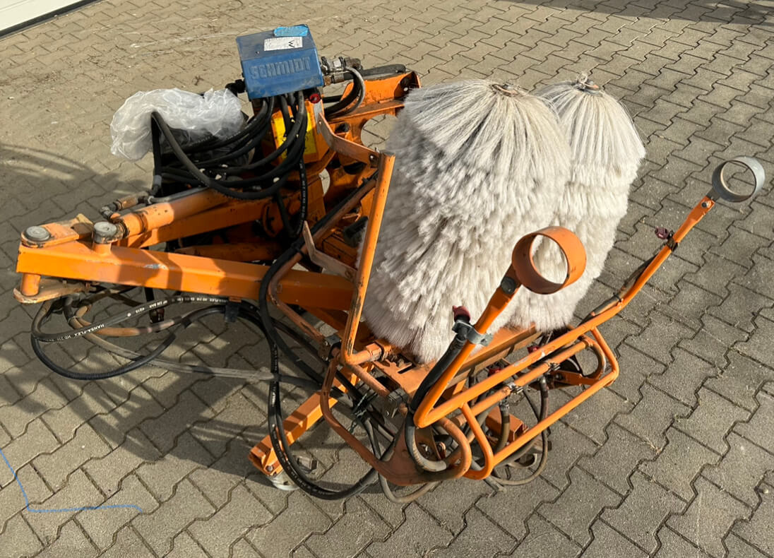 Unimog Leitpfostenwaschgerät  Schmidt RPS-H - Brosse: photos 2 Unimog Leitpfostenwaschgerät  Schmidt RPS-H - Brosse: photos 2