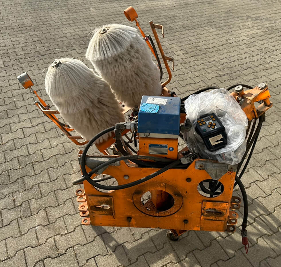 Unimog Leitpfostenwaschgerät  Schmidt RPS-H - Brosse: photos 5 Unimog Leitpfostenwaschgerät  Schmidt RPS-H - Brosse: photos 5