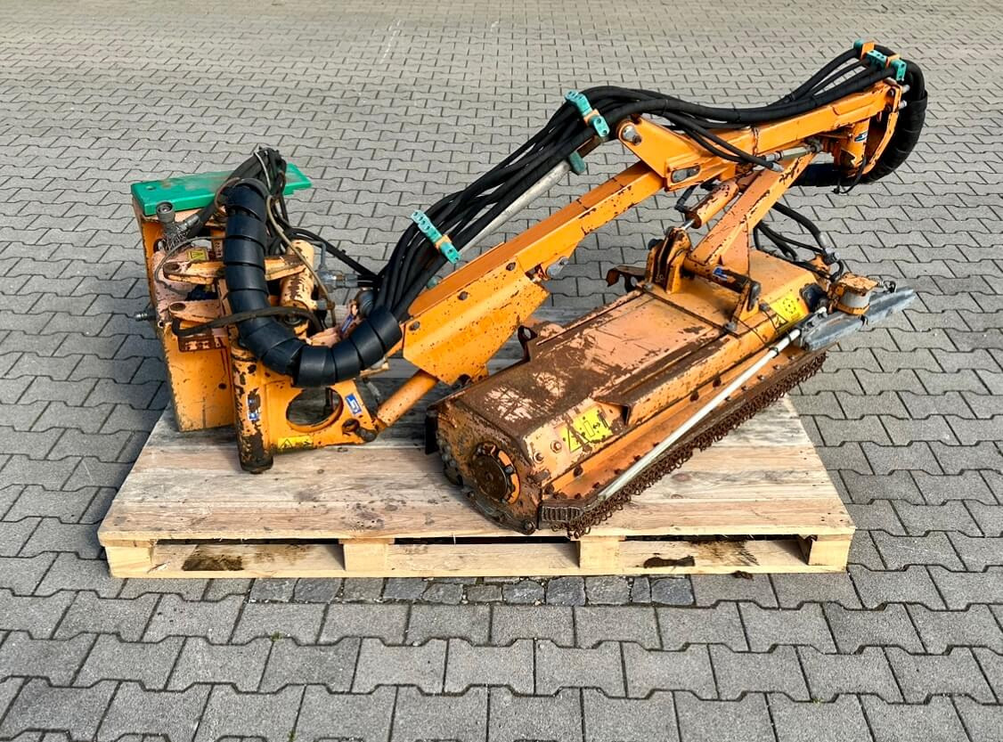 Unimog Randstreifenmulcher Mulag MRK 300 - Broyeur d'accotement: photos 1 Unimog Randstreifenmulcher Mulag MRK 300 - Broyeur d'accotement: photos 1