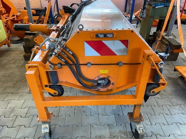 Unimog Tunnelwaschbürste Dücker TWA18/1 - Brosse: photos 2 Unimog Tunnelwaschbürste Dücker TWA18/1 - Brosse: photos 2