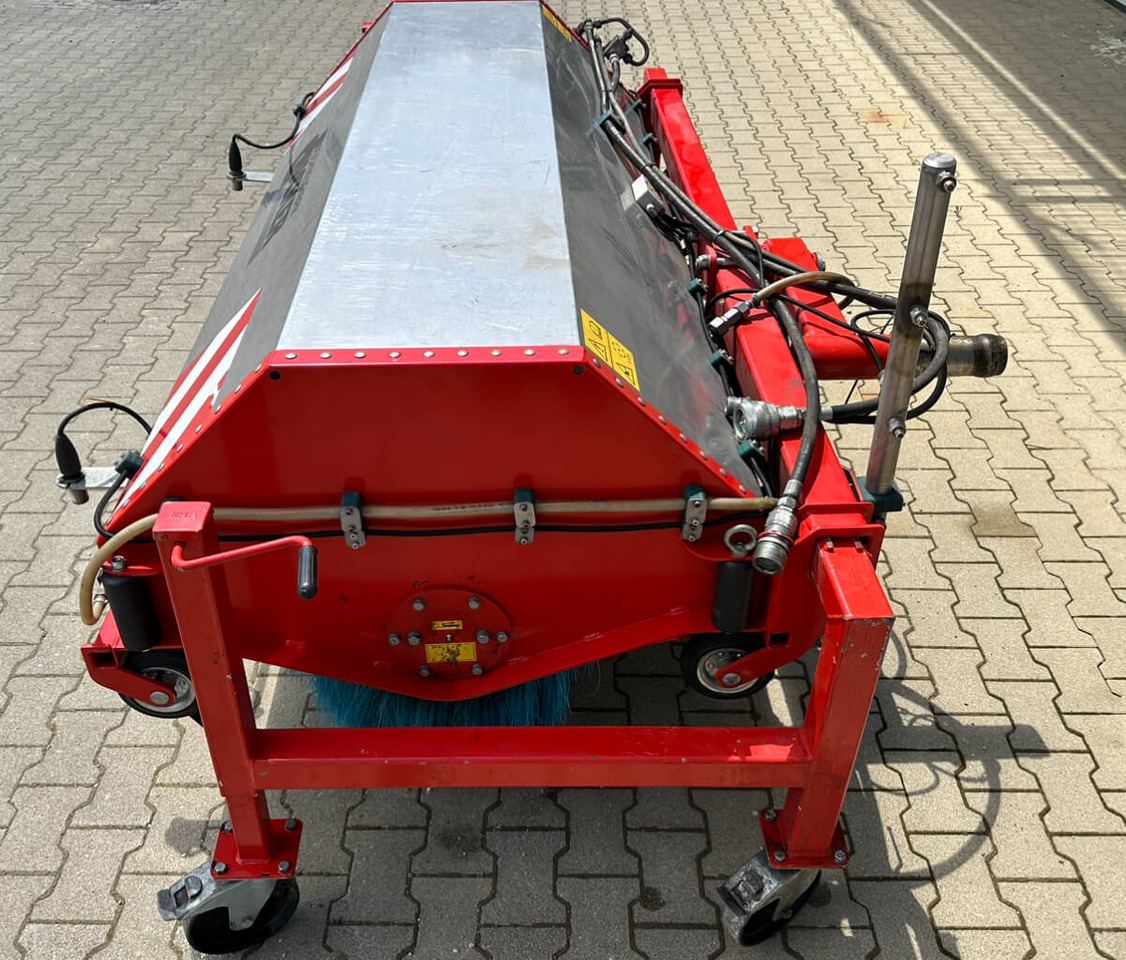 Unimog Tunnelwaschbürste Dücker TWA21 - Brosse: photos 4 Unimog Tunnelwaschbürste Dücker TWA21 - Brosse: photos 4