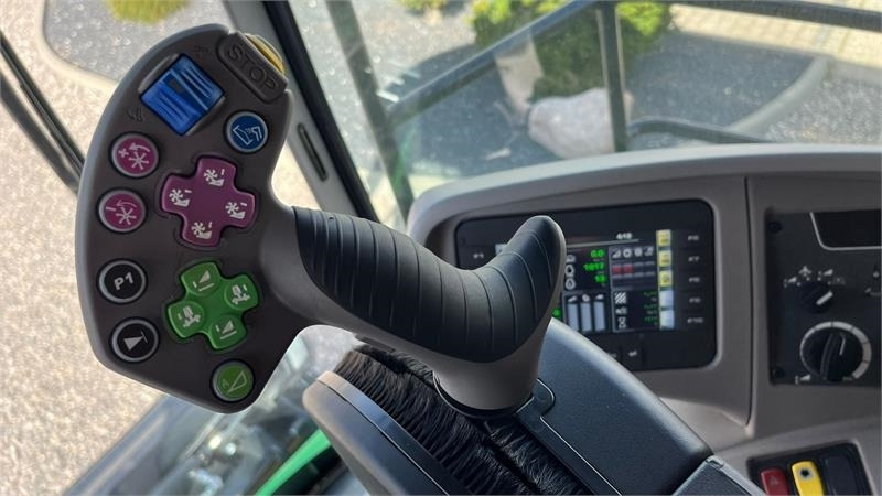 Moissonneuse-batteuse Deutz-fahr 7206 With 24feed - 7.2m header. New and unused Com: photos 8