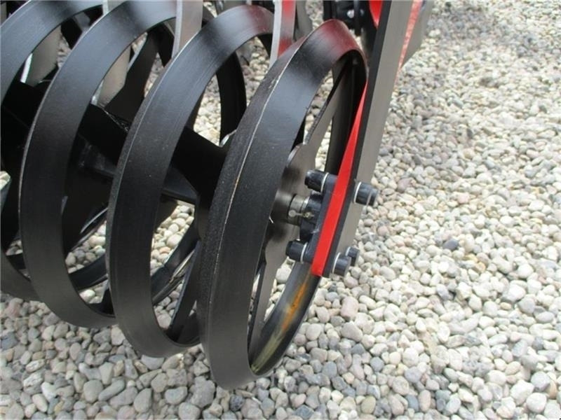 Dexwal Mamut 4 m med v-rings pakker og 560 mm tallerkner - Cover crop: photos 4 Dexwal Mamut 4 m med v-rings pakker og 560 mm tallerkner - Cover crop: photos 4