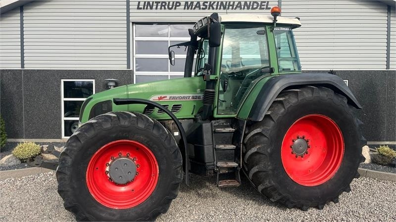 Fendt 926 Favorit Vario Med frontlift - Tracteur agricole: photos 1 Fendt 926 Favorit Vario Med frontlift - Tracteur agricole: photos 1