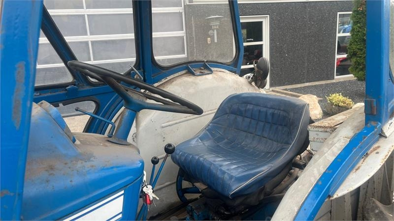 Ford 5000 Y-model - Tracteur agricole: photos 5 Ford 5000 Y-model - Tracteur agricole: photos 5