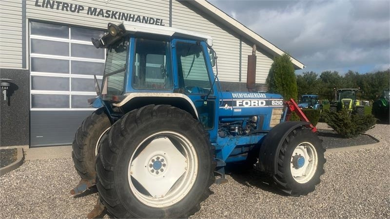 Tracteur agricole Ford 8210 Force II Med frontlift: photos 14