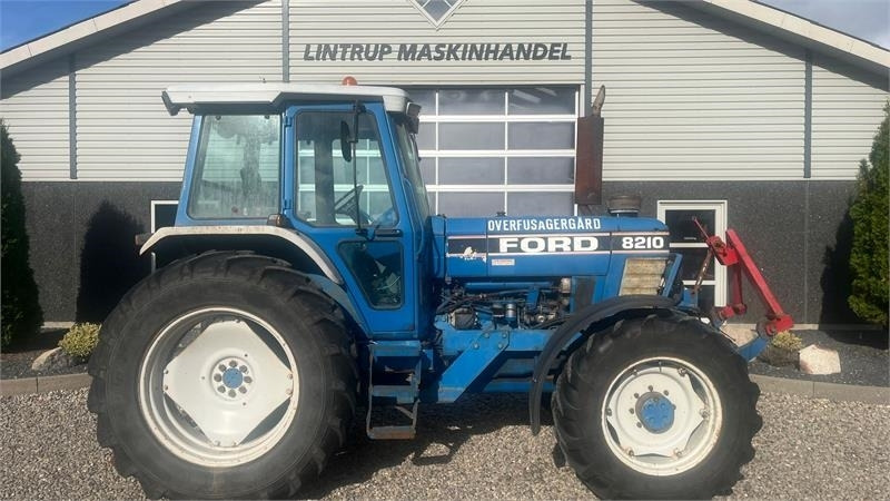 Tracteur agricole Ford 8210 Force II Med frontlift: photos 9