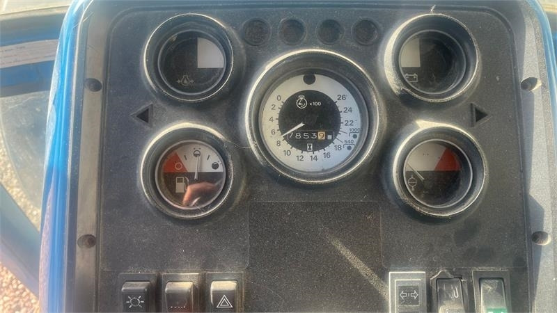 Tracteur agricole Ford 8210 Force II Med frontlift: photos 8