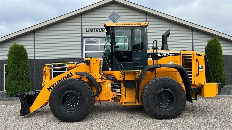Hyundai 757-9A XTD med lang-arm. En-ejeres maskine med Loc - Chargeuse sur pneus: photos 1 Hyundai 757-9A XTD med lang-arm. En-ejeres maskine med Loc - Chargeuse sur pneus: photos 1