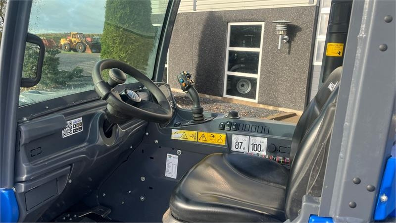 Multione 11.6 k Med pallegafler og multiskovl - Chargeuse sur pneus télescopique: photos 4 Multione 11.6 k Med pallegafler og multiskovl - Chargeuse sur pneus télescopique: photos 4