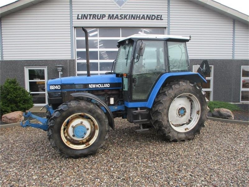 New Holland 8240 SLE Med frontlift og frontPTO - Tracteur agricole: photos 1 New Holland 8240 SLE Med frontlift og frontPTO - Tracteur agricole: photos 1