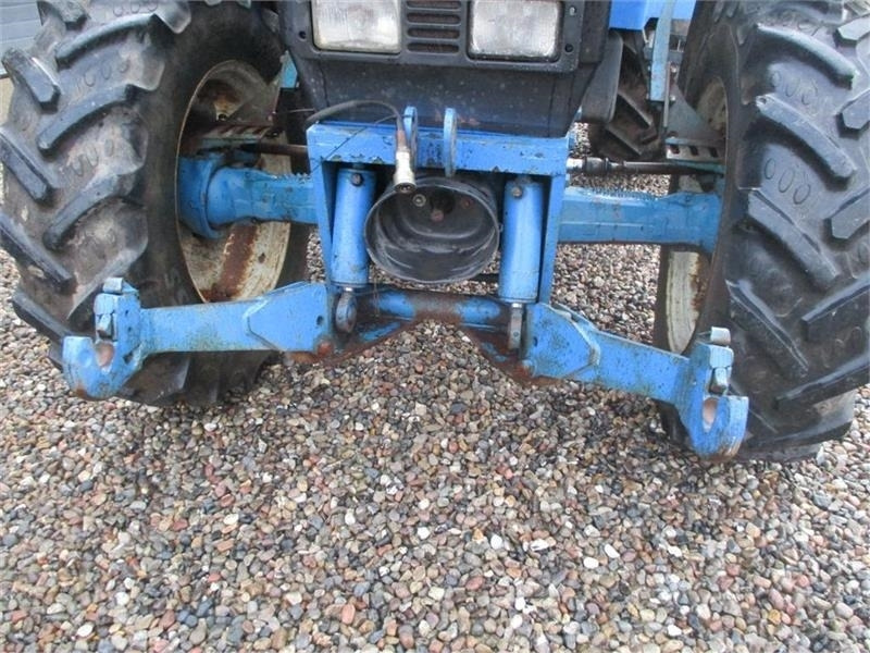 New Holland 8240 SLE Med frontlift og frontPTO - Tracteur agricole: photos 4 New Holland 8240 SLE Med frontlift og frontPTO - Tracteur agricole: photos 4