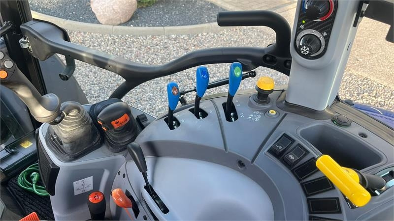 New Holland T5.100 Blue Power udstyrs model, med brede hjul, f - Tracteur agricole: photos 5 New Holland T5.100 Blue Power udstyrs model, med brede hjul, f - Tracteur agricole: photos 5