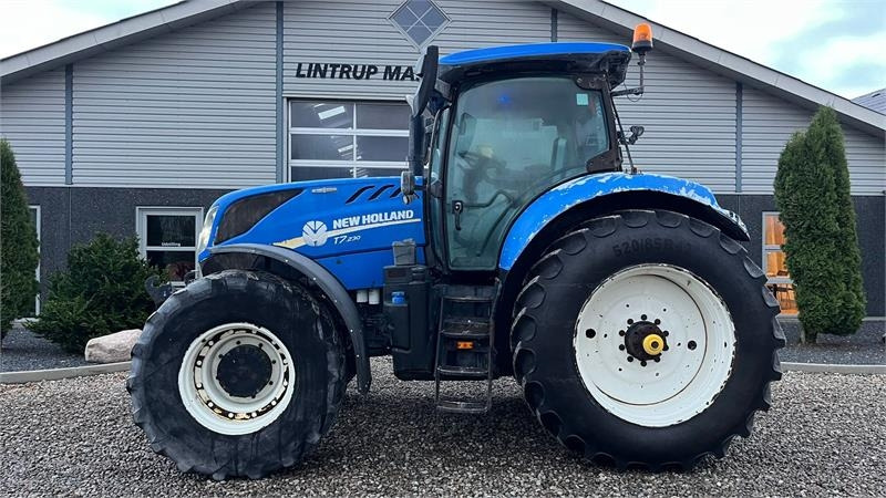 New Holland T7.230 Autocommand med frontlift og nye bagdæk er - Tracteur agricole: photos 1 New Holland T7.230 Autocommand med frontlift og nye bagdæk er - Tracteur agricole: photos 1