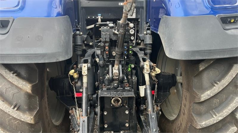 New Holland T7.315 Auto Command BluePower med frontlift - Tracteur agricole: photos 5 New Holland T7.315 Auto Command BluePower med frontlift - Tracteur agricole: photos 5