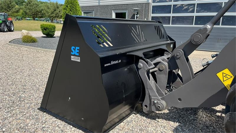 SE AB 4m3 skovl med Volvo beslag på. Den er 2.75m - Godet pour Engins de chantier: photos 4 SE AB 4m3 skovl med Volvo beslag på. Den er 2.75m - Godet pour Engins de chantier: photos 4