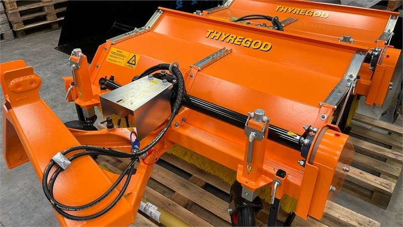 Thyregod TK 1600 PTO, med hydraulisk sving.  - Brosse: photos 1 Thyregod TK 1600 PTO, med hydraulisk sving.  - Brosse: photos 1