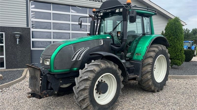 Valtra T202 Direct med skovinddækning og frontlift - Tracteur agricole: photos 2 Valtra T202 Direct med skovinddækning og frontlift - Tracteur agricole: photos 2