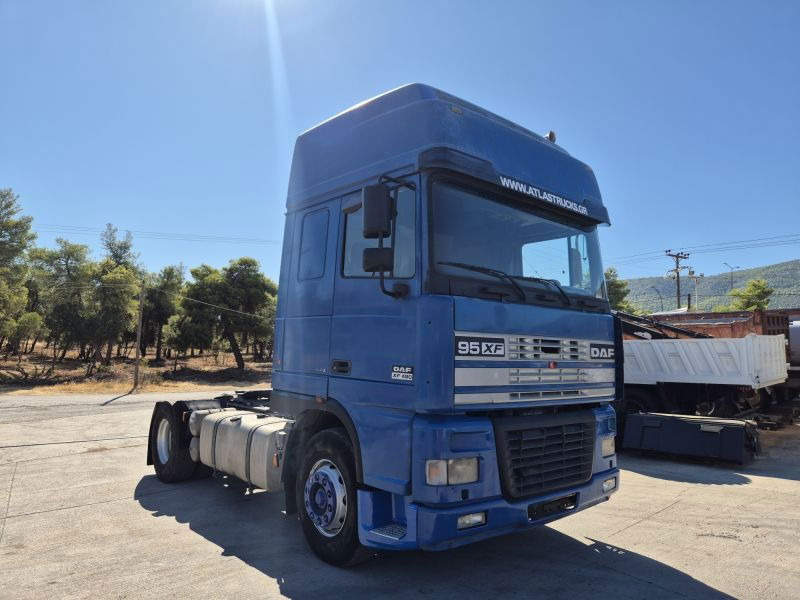 DAF XF 480 DAF XF.480 4X2 Super Space Intarder - Tracteur routier: photos 1 DAF XF 480 DAF XF.480 4X2 Super Space Intarder - Tracteur routier: photos 1