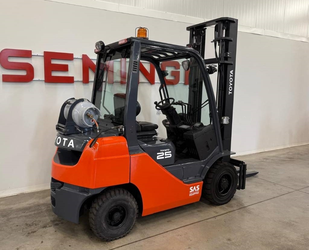 Toyota 10860 - 02-8FGF25 - Chariot élévateur à gaz: photos 3 Toyota 10860 - 02-8FGF25 - Chariot élévateur à gaz: photos 3