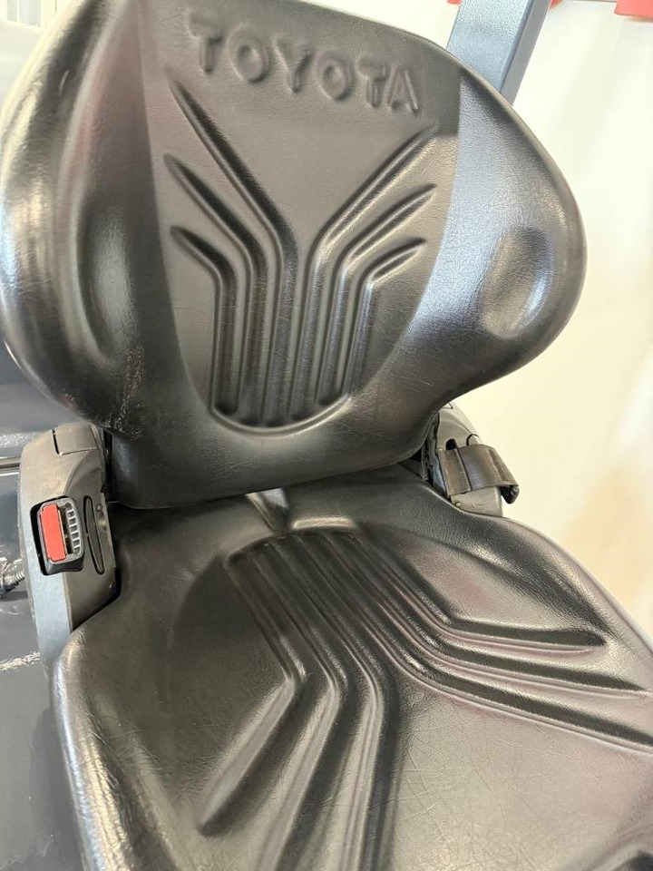 Toyota 10989 - 02-8FGF15 - Chariot élévateur à gaz: photos 5 Toyota 10989 - 02-8FGF15 - Chariot élévateur à gaz: photos 5