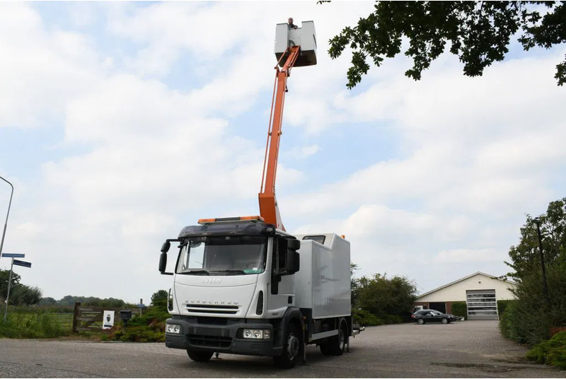 Iveco EuroCargo 120 E18!! ARBEITSBUHNE/SKYWORKER/HOOGWERKER!!EURO5!! CUSTERS!! - Camion: photos 3 Iveco EuroCargo 120 E18!! ARBEITSBUHNE/SKYWORKER/HOOGWERKER!!EURO5!! CUSTERS!! - Camion: photos 3