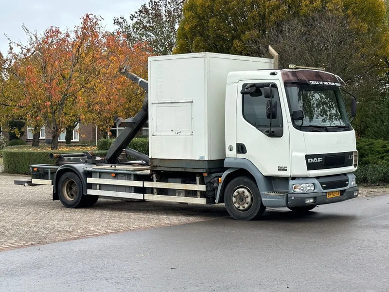 DAF LF 45 180!! HAAKARM/CONTAINER!!MOBILE WORKSHOP!! - Camion ampliroll: photos 1 DAF LF 45 180!! HAAKARM/CONTAINER!!MOBILE WORKSHOP!! - Camion ampliroll: photos 1
