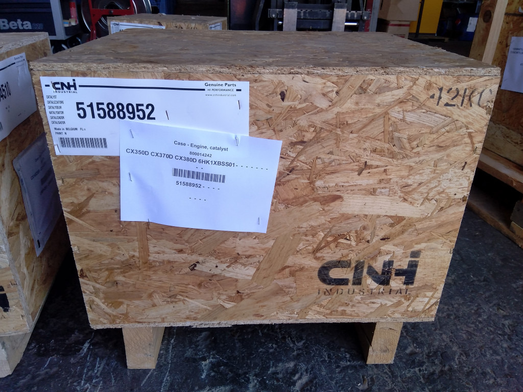 Case 51588952 - Catalyseur pour Engins de chantier: photos 2 Case 51588952 - Catalyseur pour Engins de chantier: photos 2