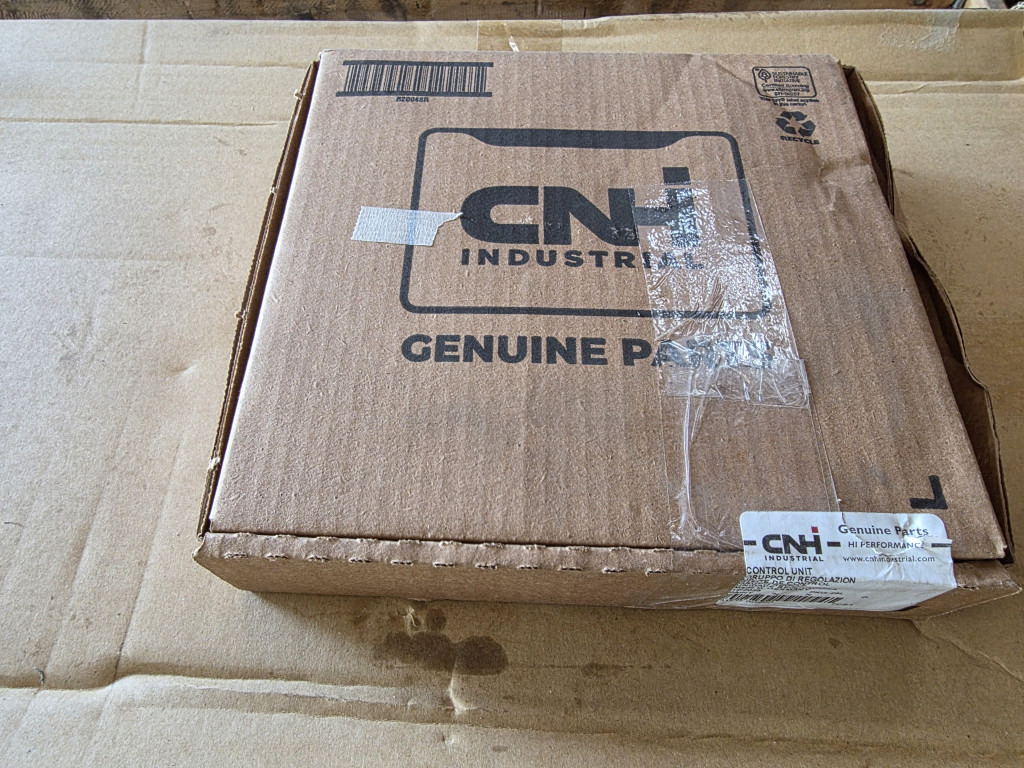 Case 81LQ-60290 - Bloc de gestion pour Engins de chantier: photos 2 Case 81LQ-60290 - Bloc de gestion pour Engins de chantier: photos 2