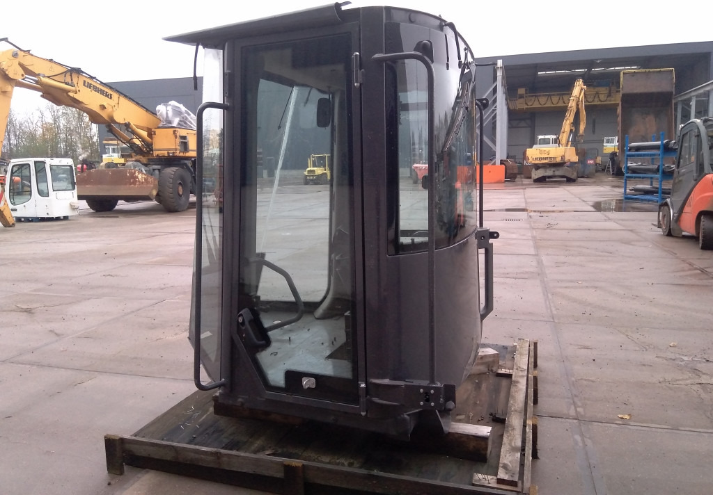 Case 84483623 - 84338702 - Cabine pour Engins de chantier: photos 4 Case 84483623 - 84338702 - Cabine pour Engins de chantier: photos 4