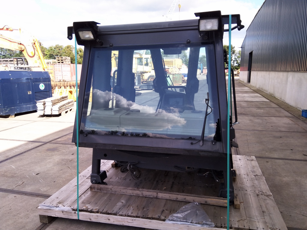 Case 87388637 - 87388630 - Cabine pour Engins de chantier: photos 3 Case 87388637 - 87388630 - Cabine pour Engins de chantier: photos 3
