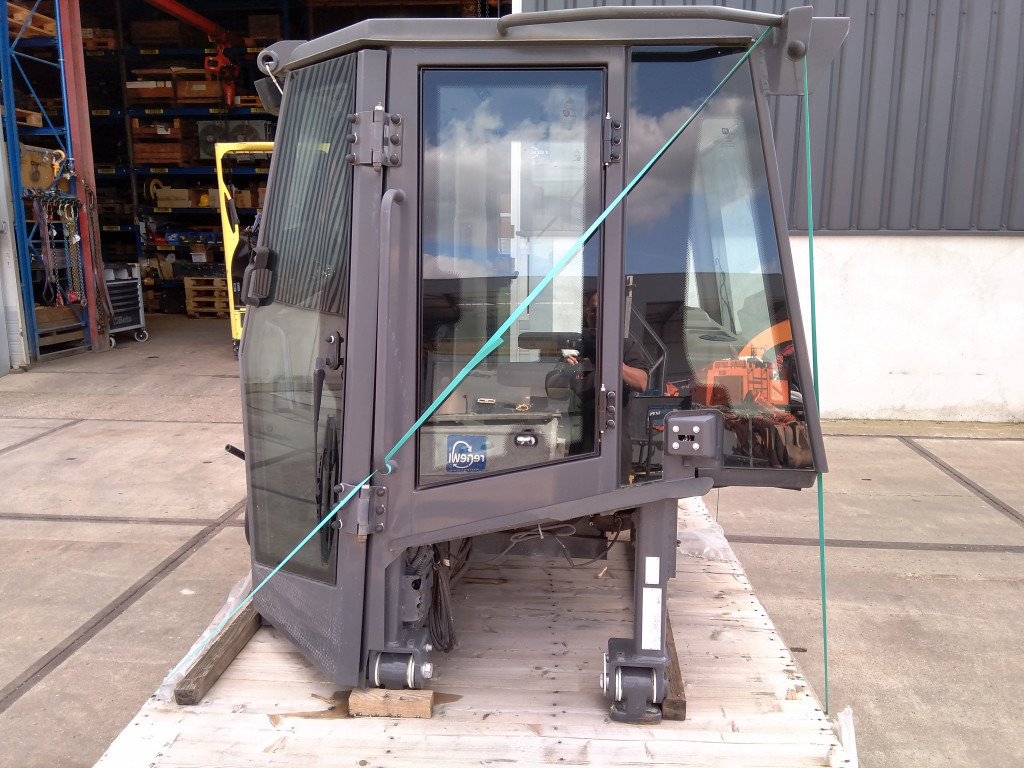Case 87388637 - 87388630 - Cabine pour Engins de chantier: photos 4 Case 87388637 - 87388630 - Cabine pour Engins de chantier: photos 4