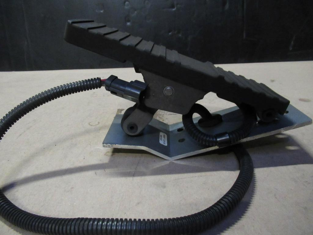 Caterpillar 2292456 - - Pédale pour Engins de chantier: photos 2 Caterpillar 2292456 - - Pédale pour Engins de chantier: photos 2