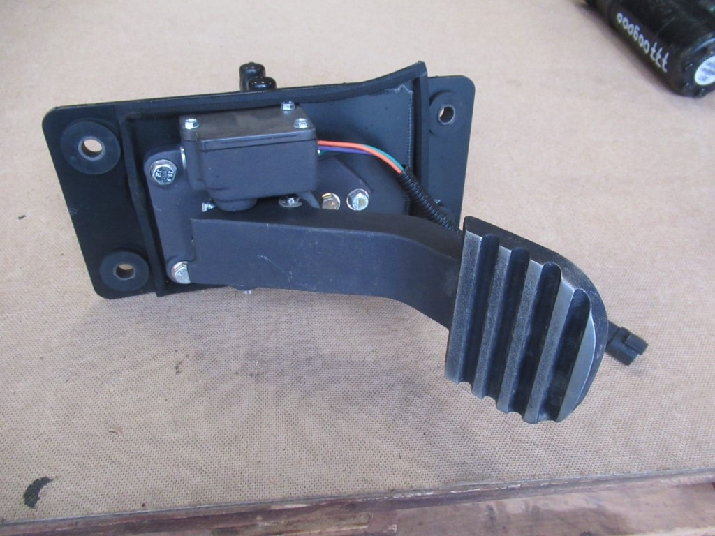 Caterpillar 3734532 - Pédale pour Engins de chantier: photos 3 Caterpillar 3734532 - Pédale pour Engins de chantier: photos 3