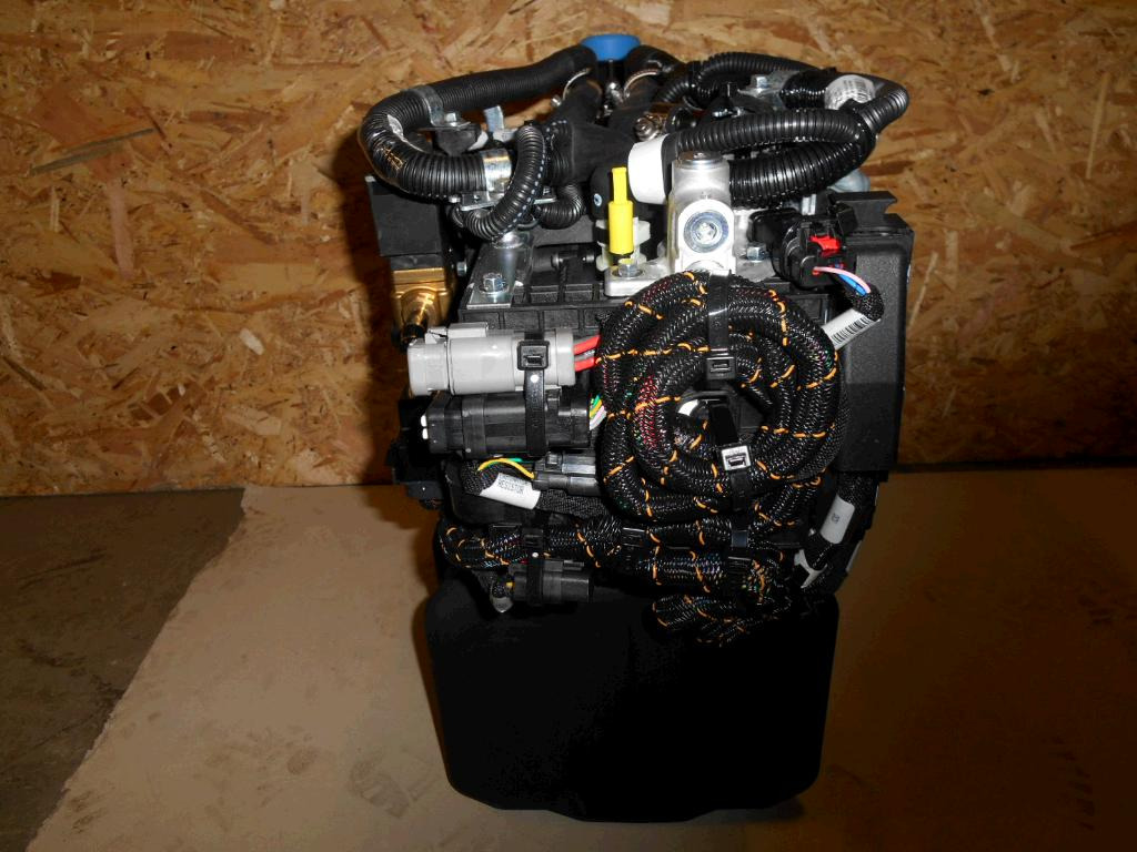 Caterpillar 3996151 - AdBlue réservoir pour Engins de chantier: photos 5 Caterpillar 3996151 - AdBlue réservoir pour Engins de chantier: photos 5