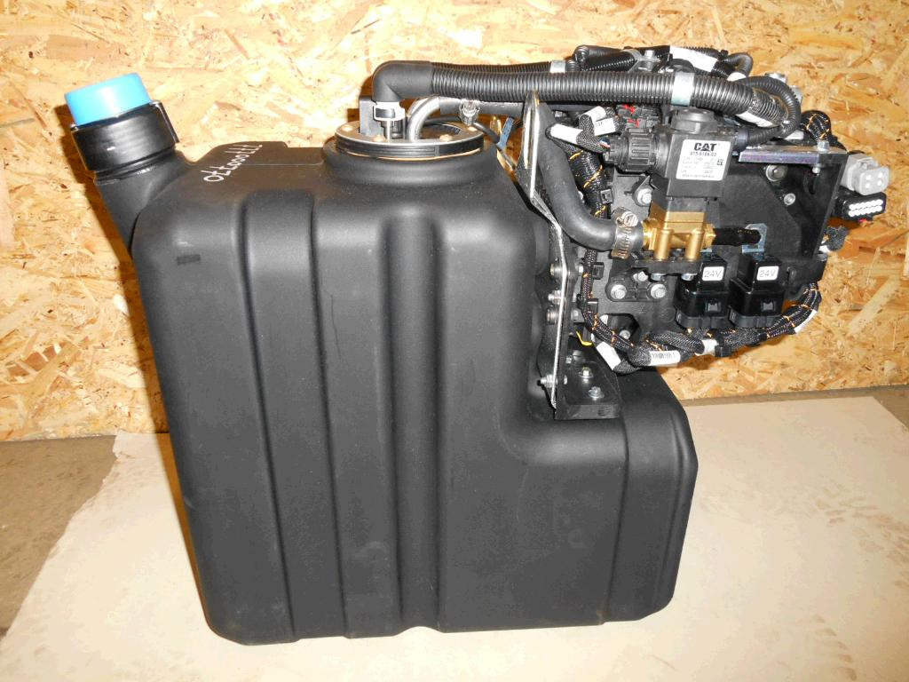 Caterpillar 3996151 - AdBlue réservoir pour Engins de chantier: photos 4 Caterpillar 3996151 - AdBlue réservoir pour Engins de chantier: photos 4