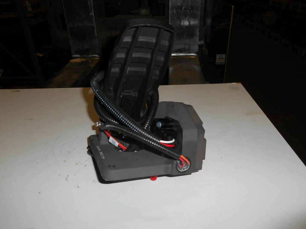 Caterpillar 426-0619 - - Pédale pour Engins de chantier: photos 4 Caterpillar 426-0619 - - Pédale pour Engins de chantier: photos 4