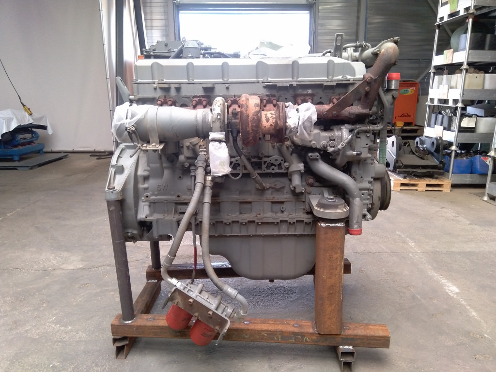 Hitachi 4644223 - Moteur pour Engins de chantier: photos 3 Hitachi 4644223 - Moteur pour Engins de chantier: photos 3