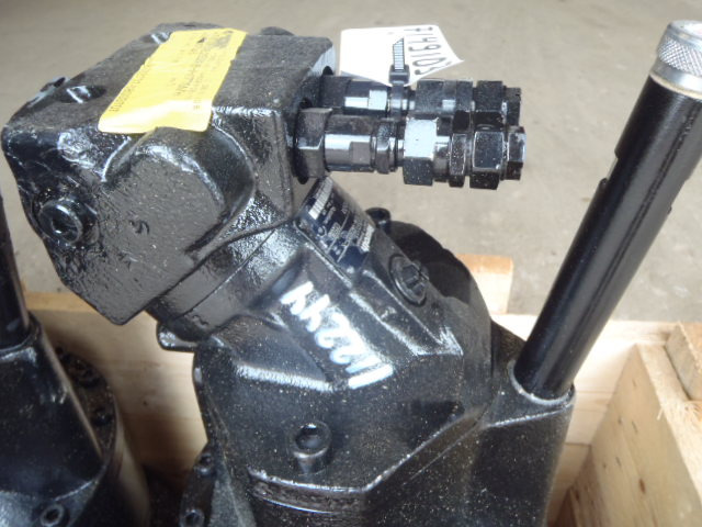 Hitachi 71491030 - 71491070 - Moteur de rotation pour Engins de chantier: photos 1 Hitachi 71491030 - 71491070 - Moteur de rotation pour Engins de chantier: photos 1