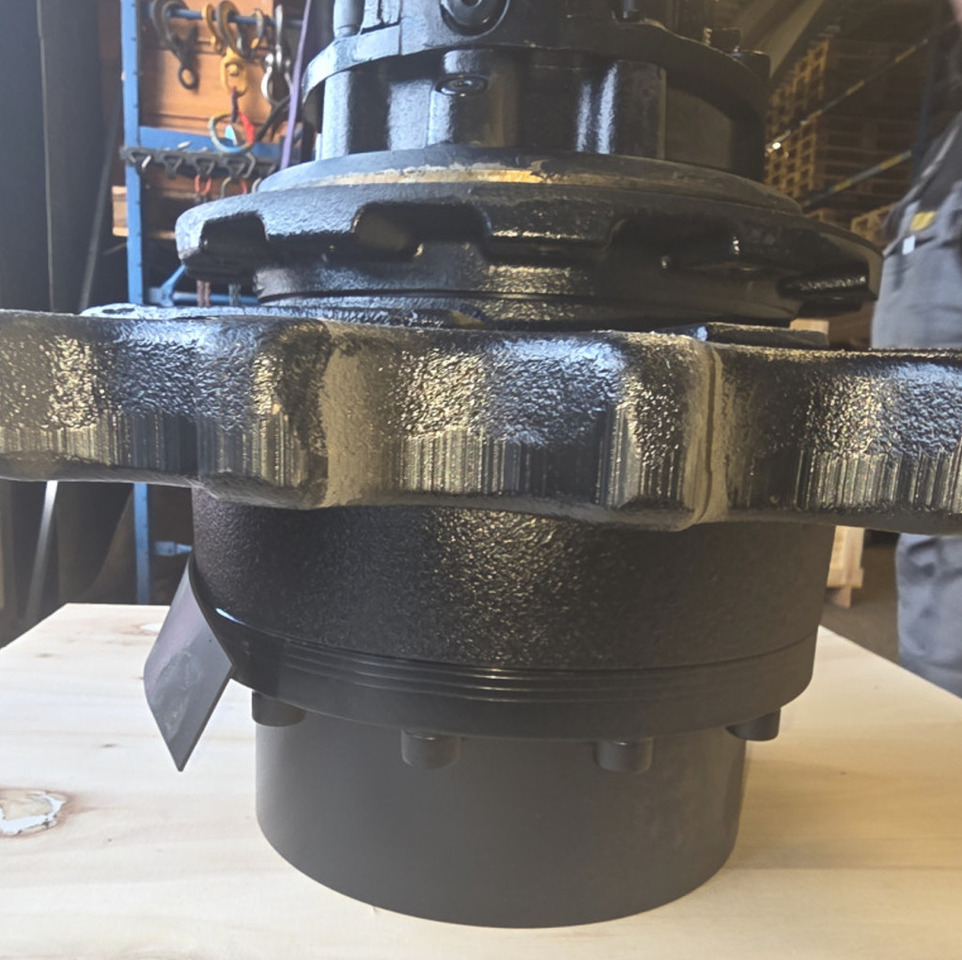 Hitachi YD60000921 - 4448342 - Moteur de translation pour Engins de chantier: photos 5 Hitachi YD60000921 - 4448342 - Moteur de translation pour Engins de chantier: photos 5